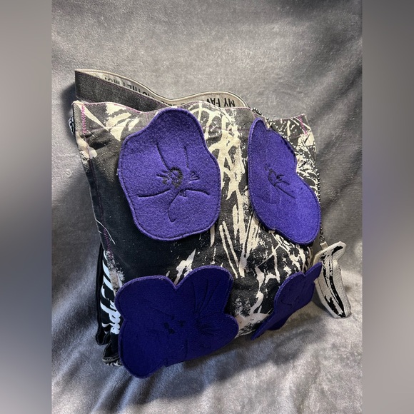 Andy Warhol x NY Visual Arts Floral Felt Tote w/ Banana Wallet - Picture 3 of 12